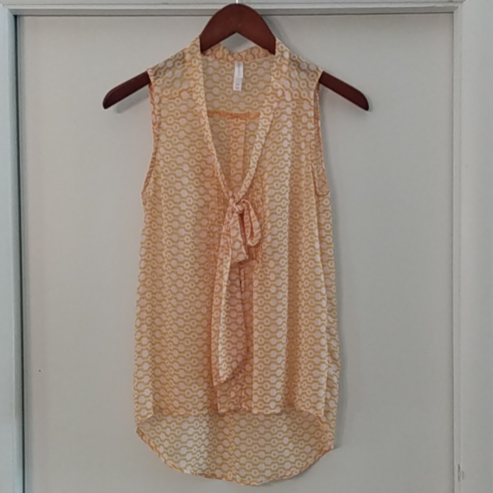Sleeveless geometric blouse